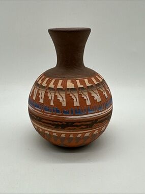 Navajo Etchware Pottery Vase Hand Signed By Artist Sefarina Benally